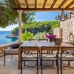Vila Seafront Marella Milna (Brac)
