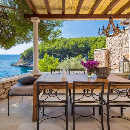 Vila Seafront Marella Milna (Brac)