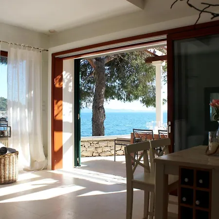 Villa Seafront Marella Milna (Brac)