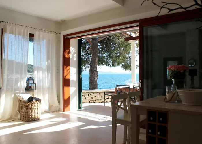 Villa Seafront Marella Milna (Brac)